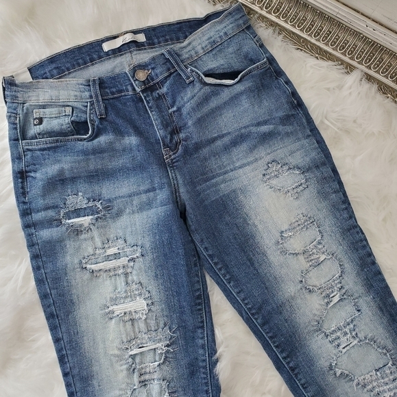 KanCan Distroyed Distressed Jeans Size 26. Good preowned condition. - Picture 2 of 10